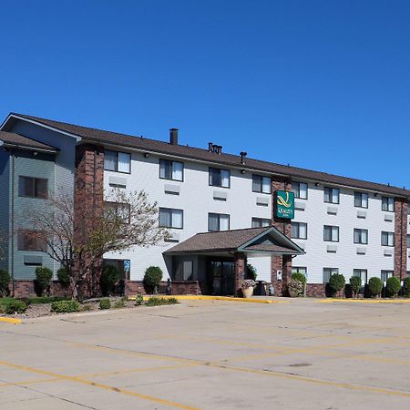 Quality Inn & Suites Bloomington I-55 And I-74 מראה חיצוני תמונה