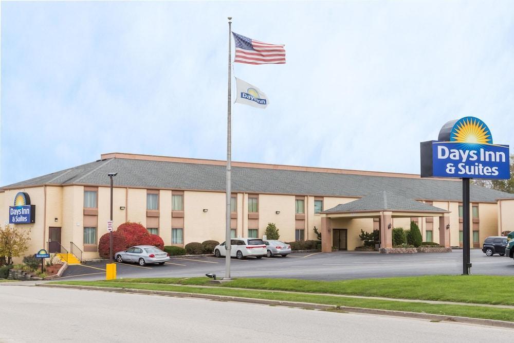 Quality Inn & Suites Bloomington I-55 And I-74 מראה חיצוני תמונה