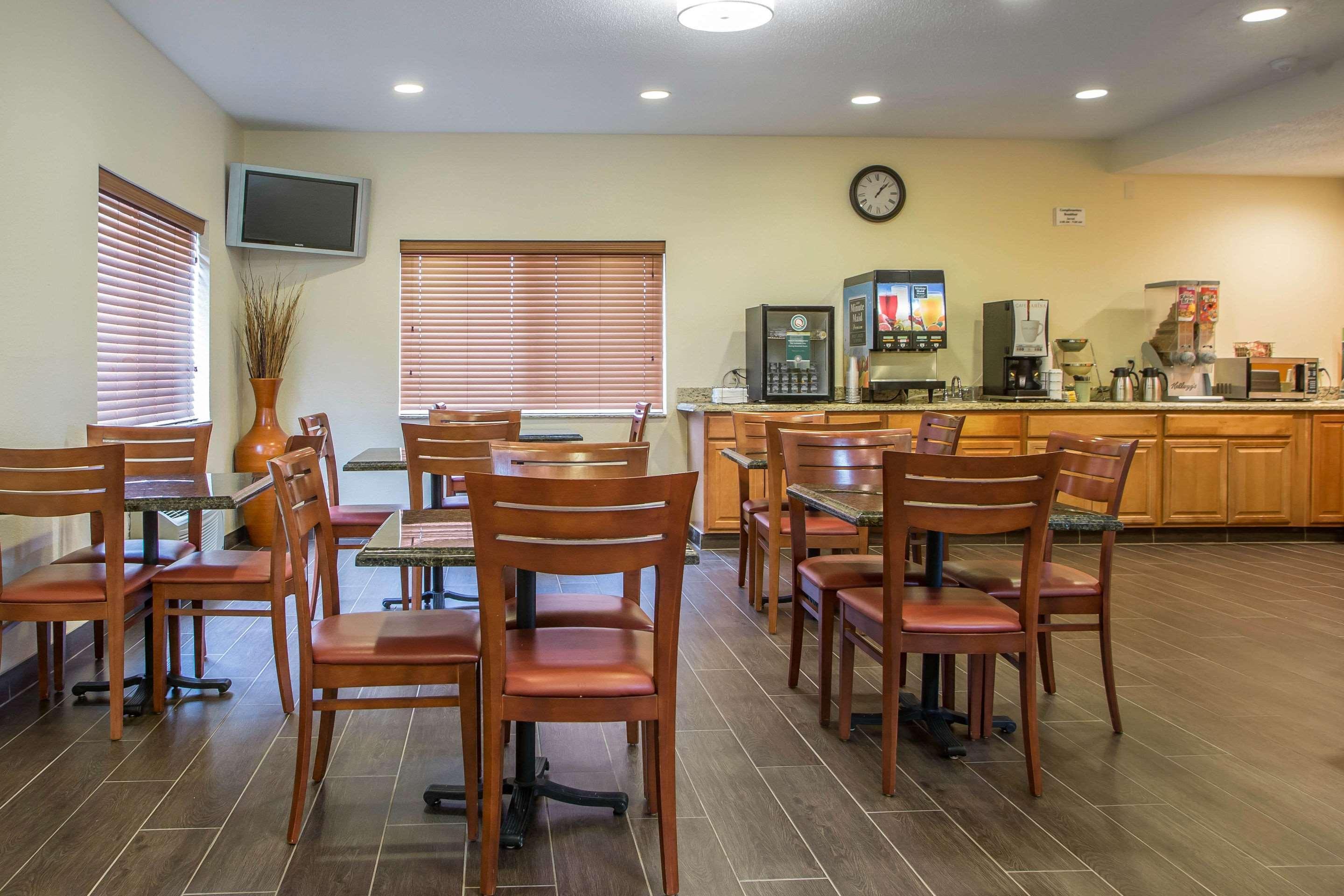 Quality Inn & Suites Bloomington I-55 And I-74 מראה חיצוני תמונה