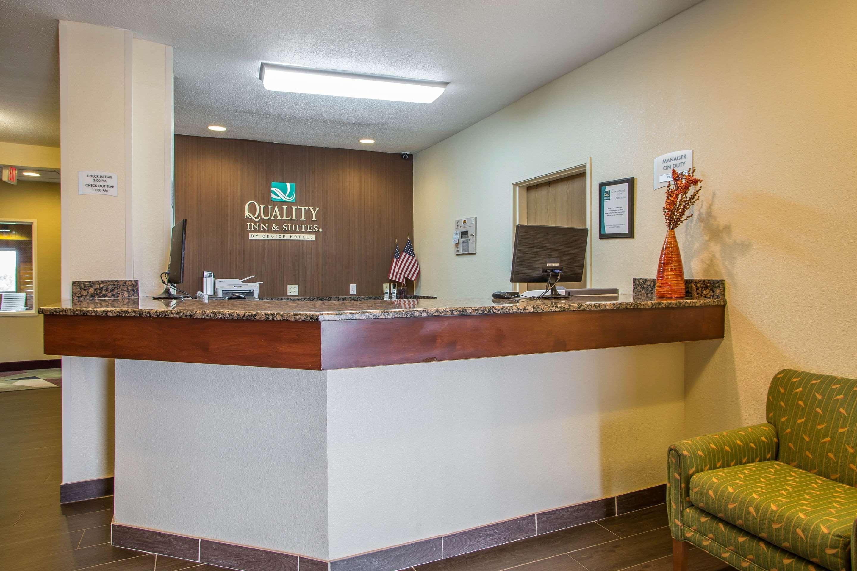 Quality Inn & Suites Bloomington I-55 And I-74 מראה חיצוני תמונה