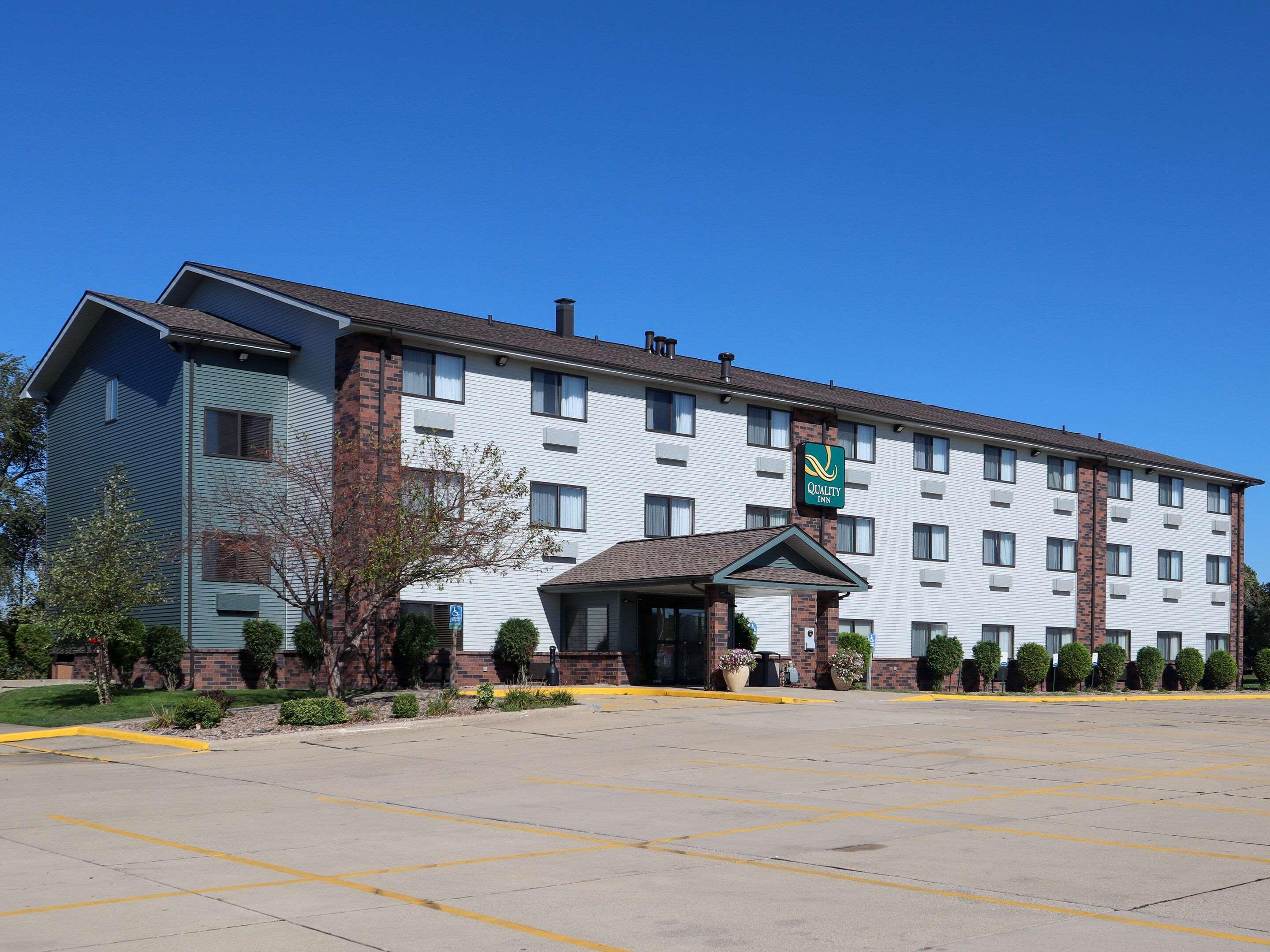 Quality Inn & Suites Bloomington I-55 And I-74 מראה חיצוני תמונה