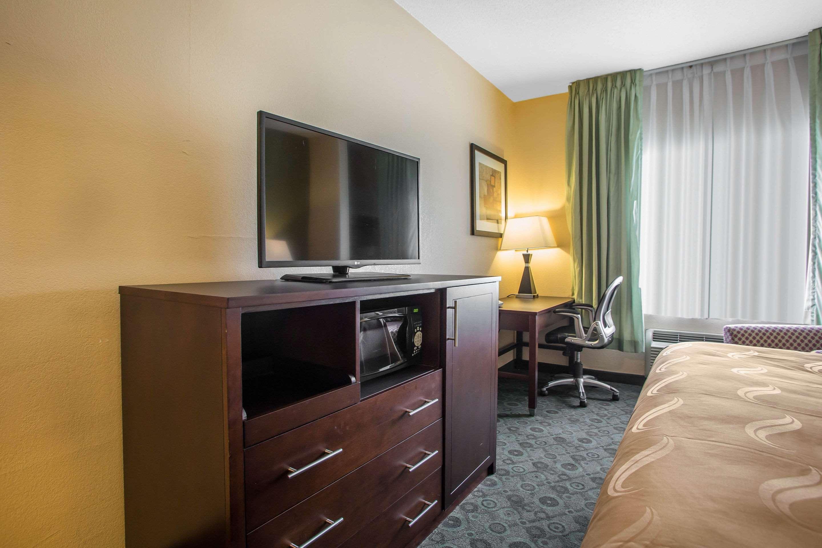 Quality Inn & Suites Bloomington I-55 And I-74 מראה חיצוני תמונה