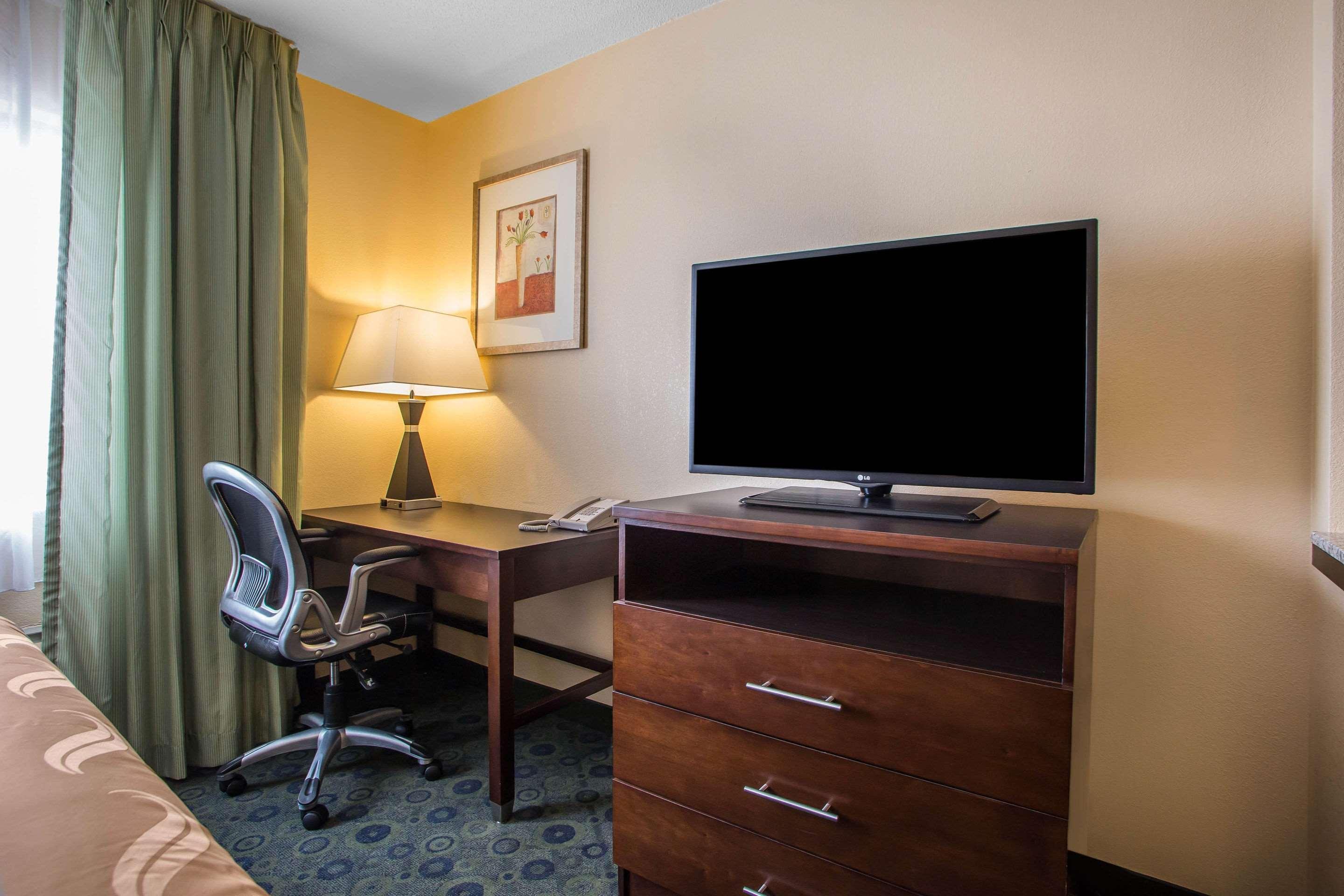 Quality Inn & Suites Bloomington I-55 And I-74 מראה חיצוני תמונה