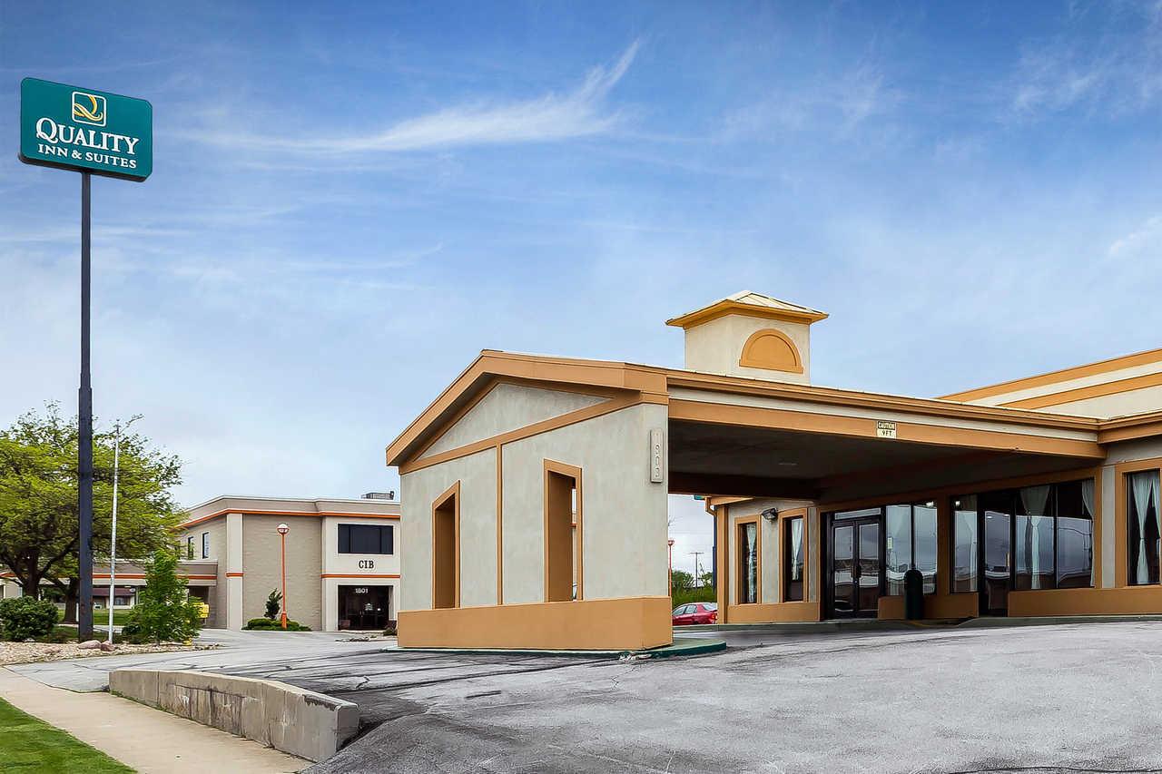 Quality Inn & Suites Bloomington I-55 And I-74 מראה חיצוני תמונה