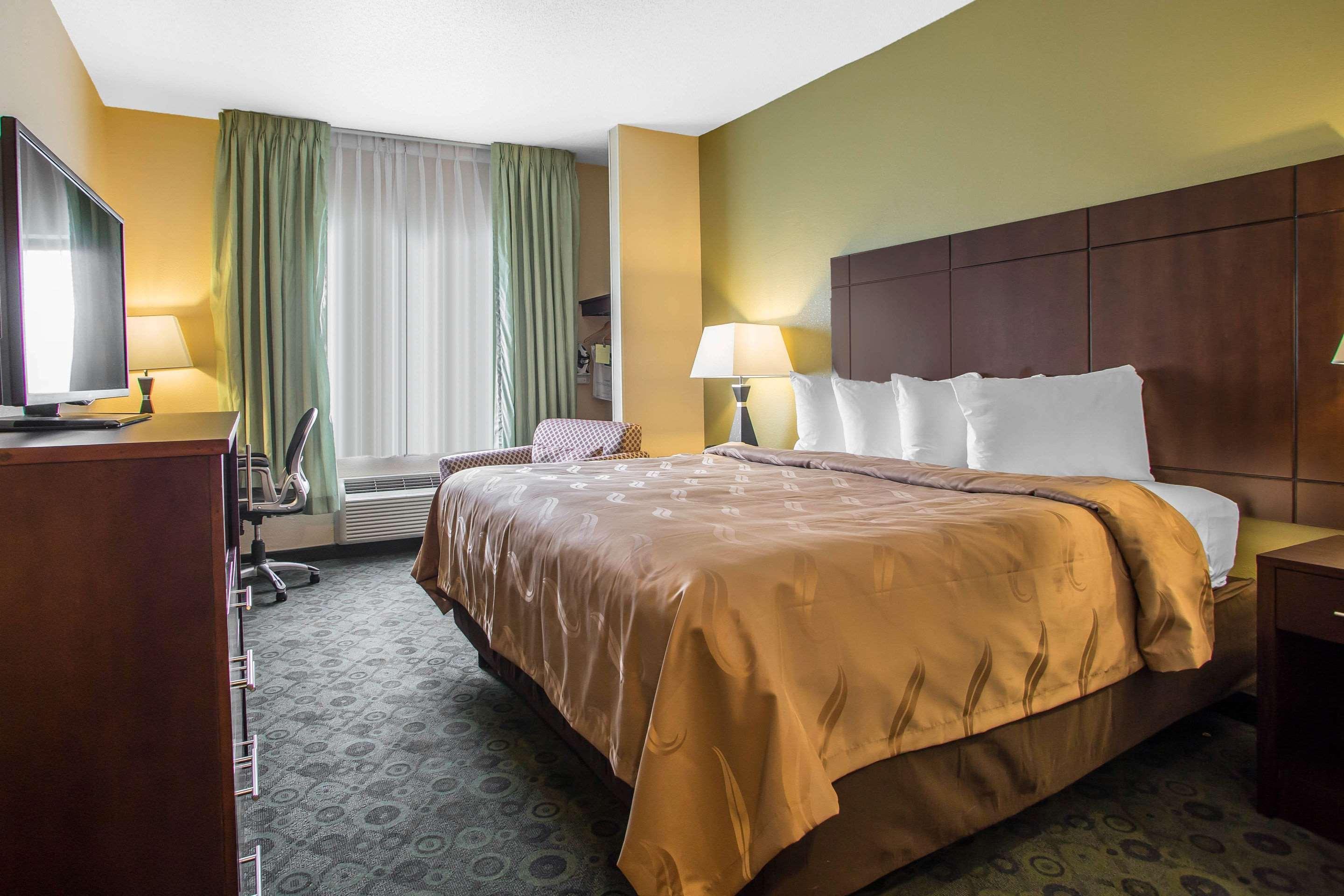 Quality Inn & Suites Bloomington I-55 And I-74 מראה חיצוני תמונה