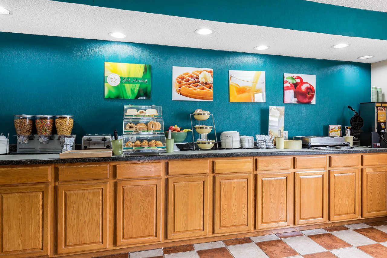 Quality Inn & Suites Bloomington I-55 And I-74 מראה חיצוני תמונה