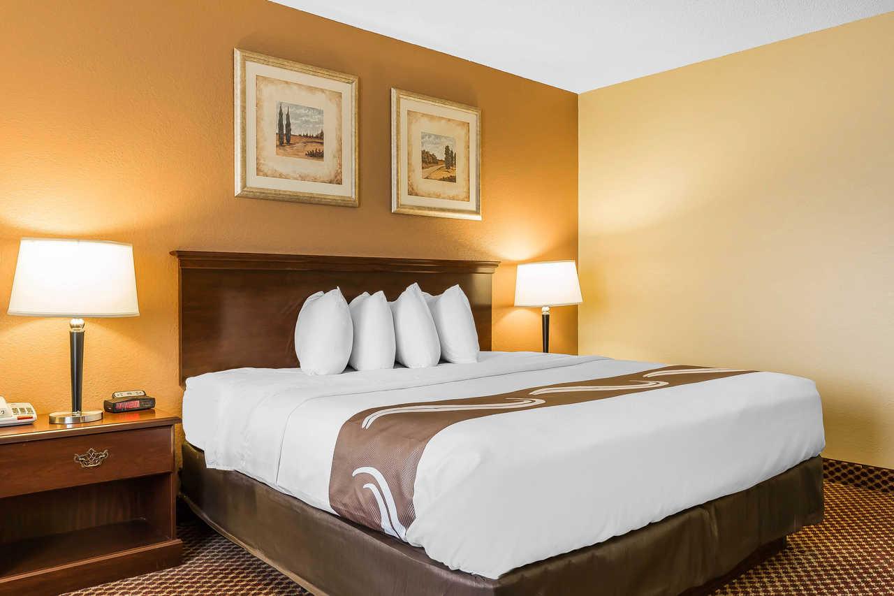 Quality Inn & Suites Bloomington I-55 And I-74 מראה חיצוני תמונה