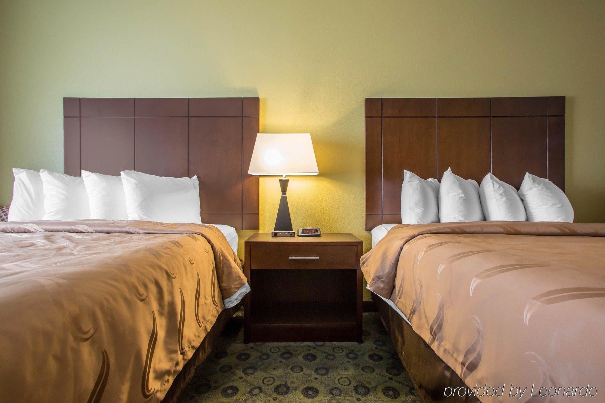 Quality Inn & Suites Bloomington I-55 And I-74 מראה חיצוני תמונה