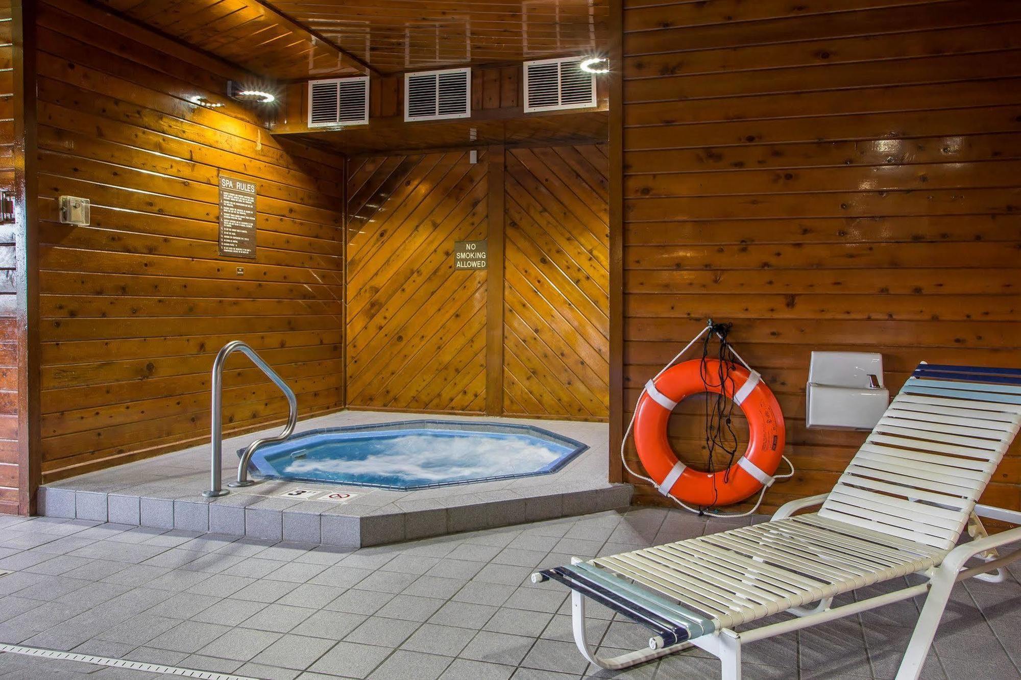 Quality Inn & Suites Bloomington I-55 And I-74 מראה חיצוני תמונה